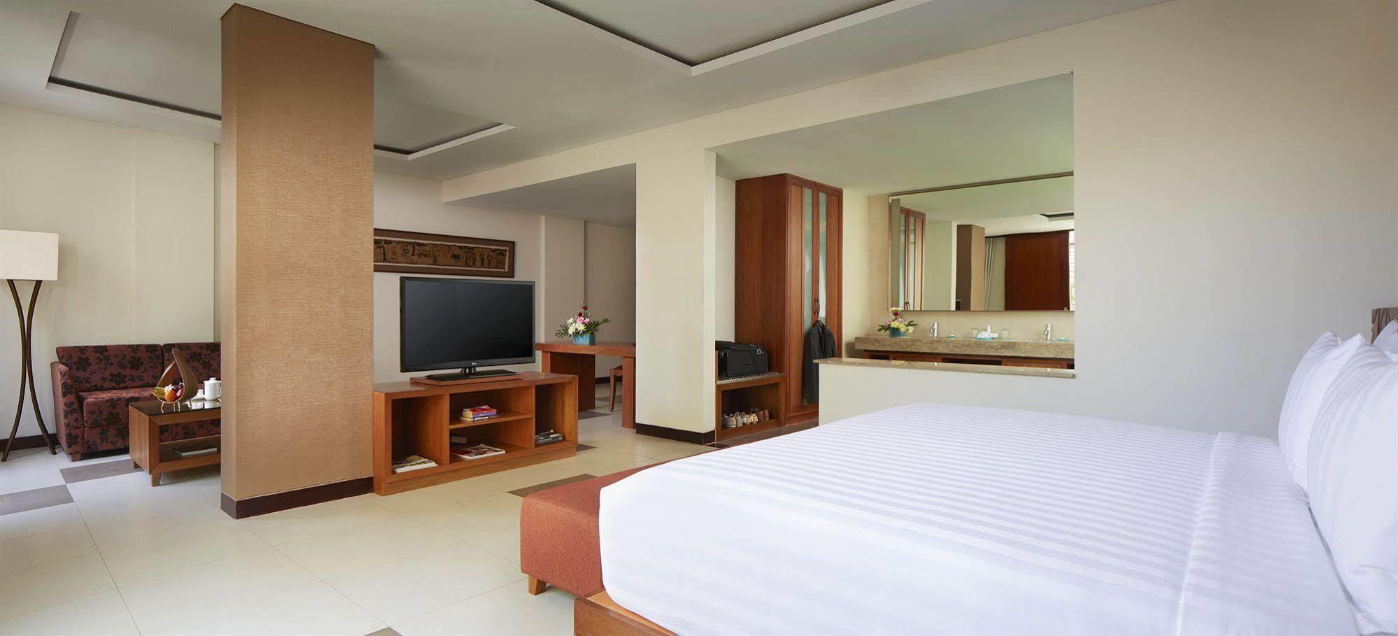 Sun Island Hotel & Spa Legian Экстерьер фото